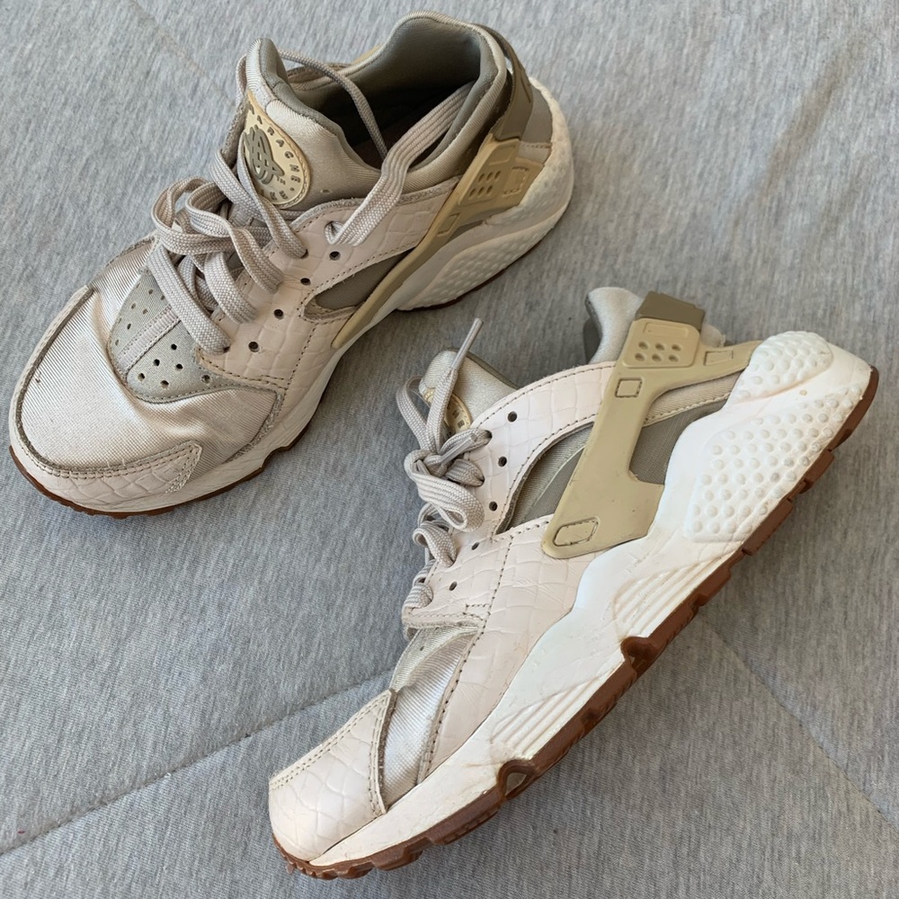 Women's Nike Huarache shoes